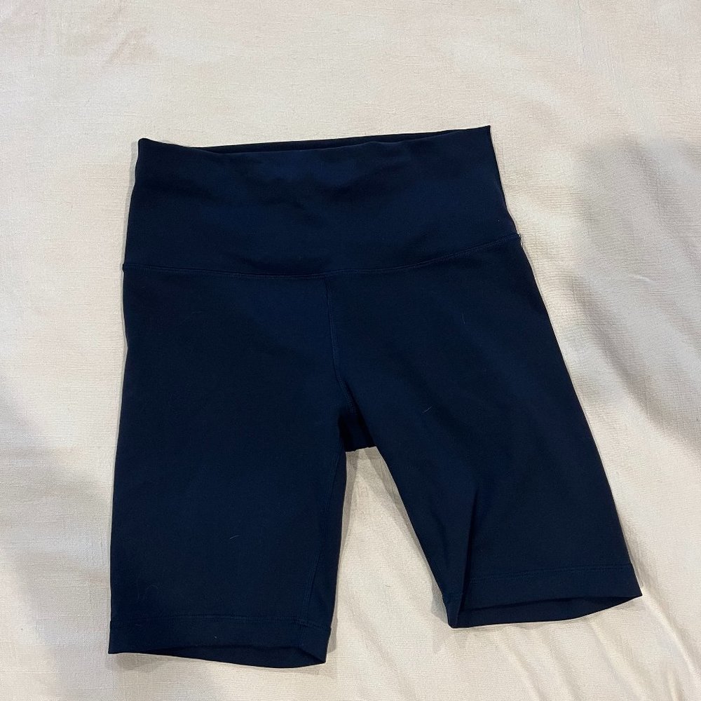 WUNDER TRAIN HIGH RISE SHORT 8"